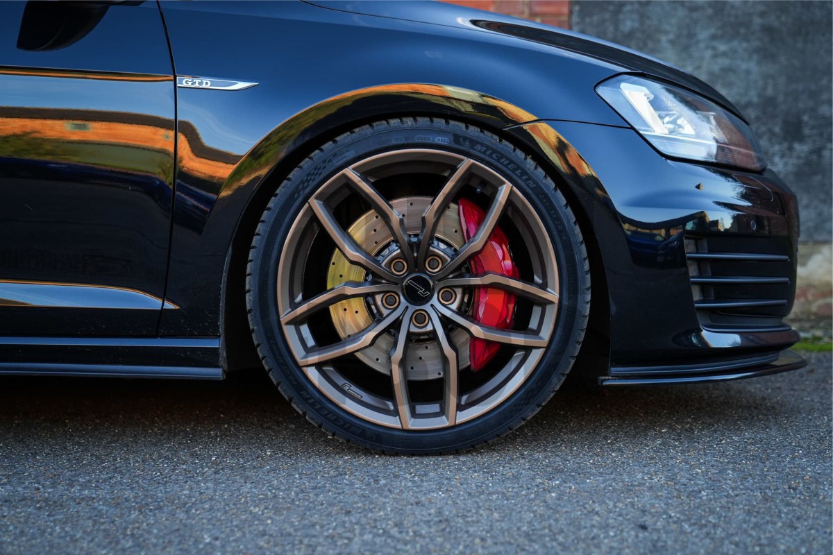 R360 Wheels 19 x 8.5 ET44 5x112 Bronze Racingline